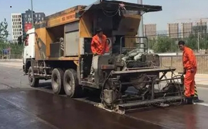 Precautions for slurry sealing construction